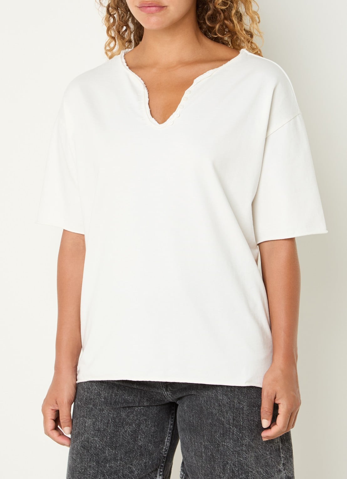 Zadig&Voltaire Meg T-shirt met V-hals - detail gebroken wit