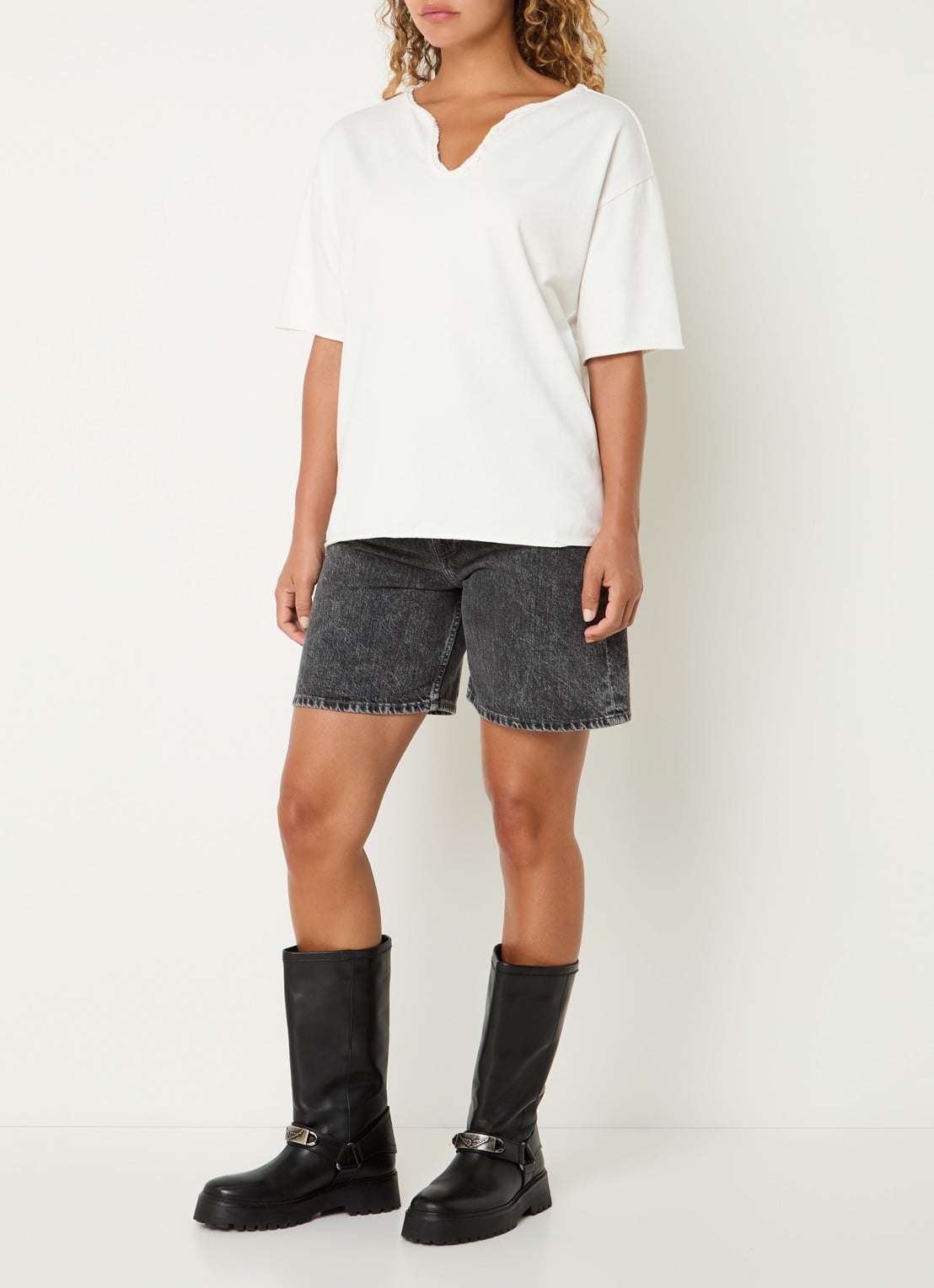 Zadig&Voltaire Meg T-shirt met V-hals - voorkant 3 gebroken wit
