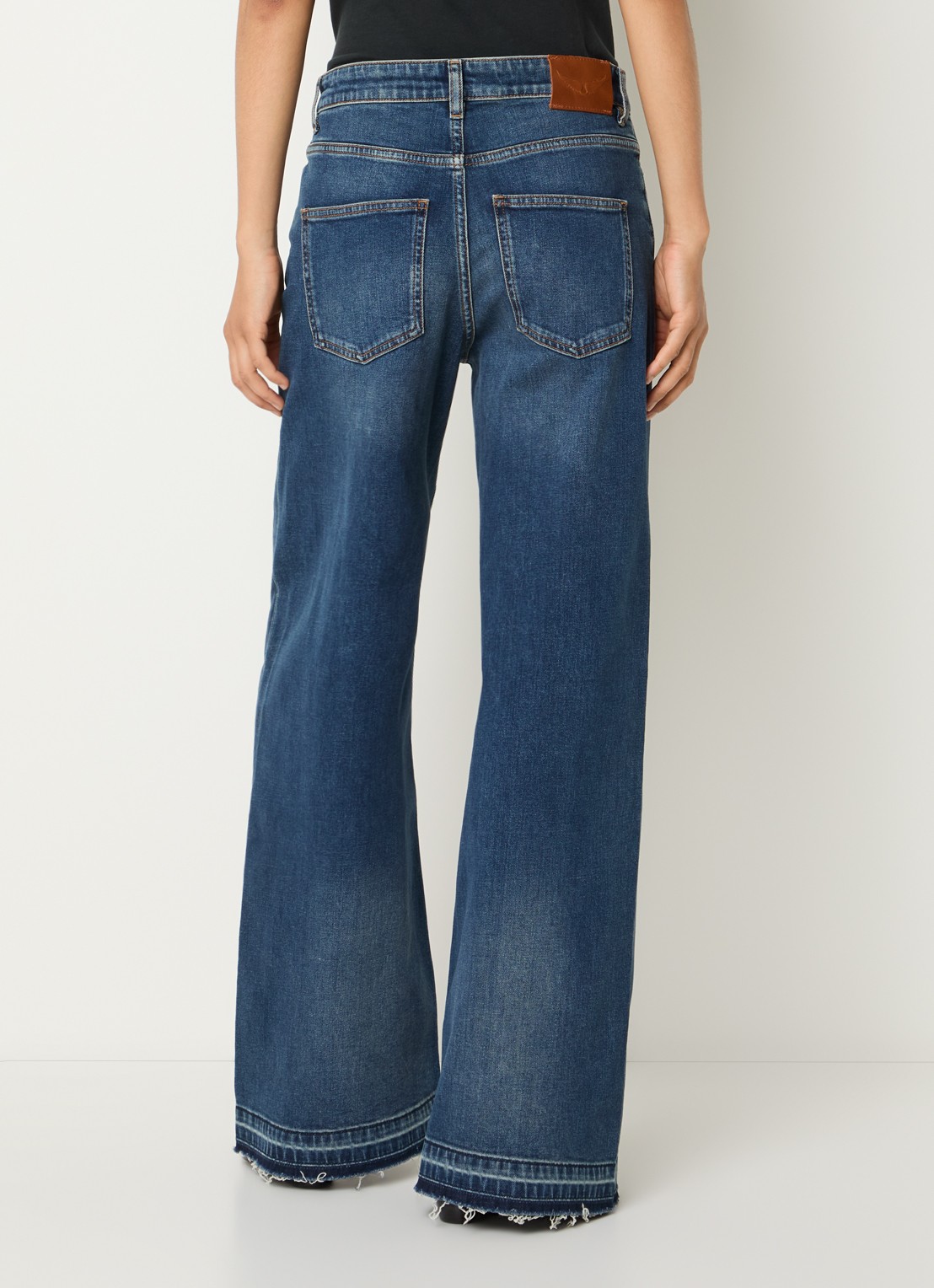 Zadig&Voltaire Mid waist flared jeans met donkere wassing en gerafelde zoom - achterkant 3 indigo