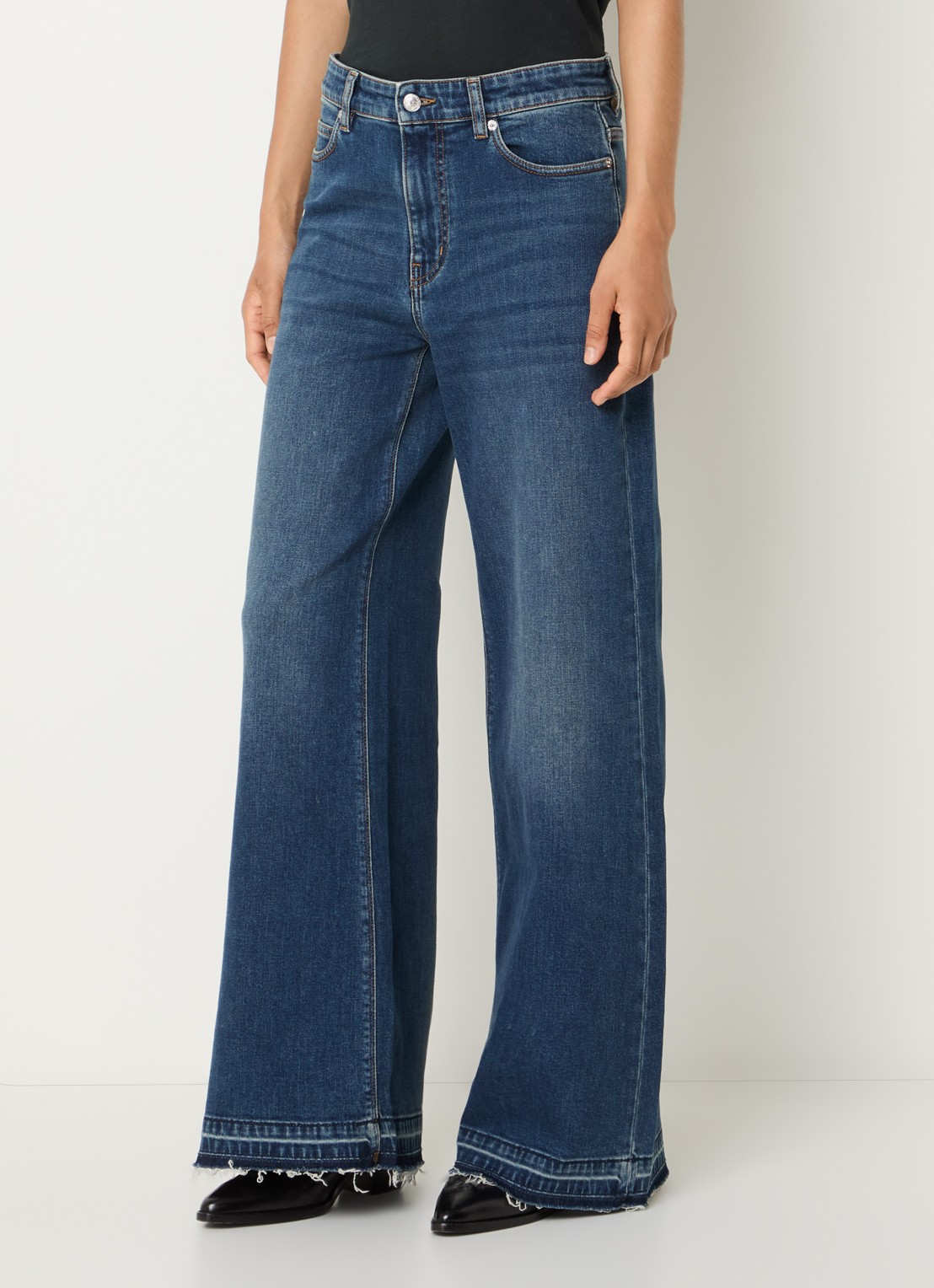 Zadig&Voltaire Mid waist flared jeans met donkere wassing en gerafelde zoom - detail 4 indigo