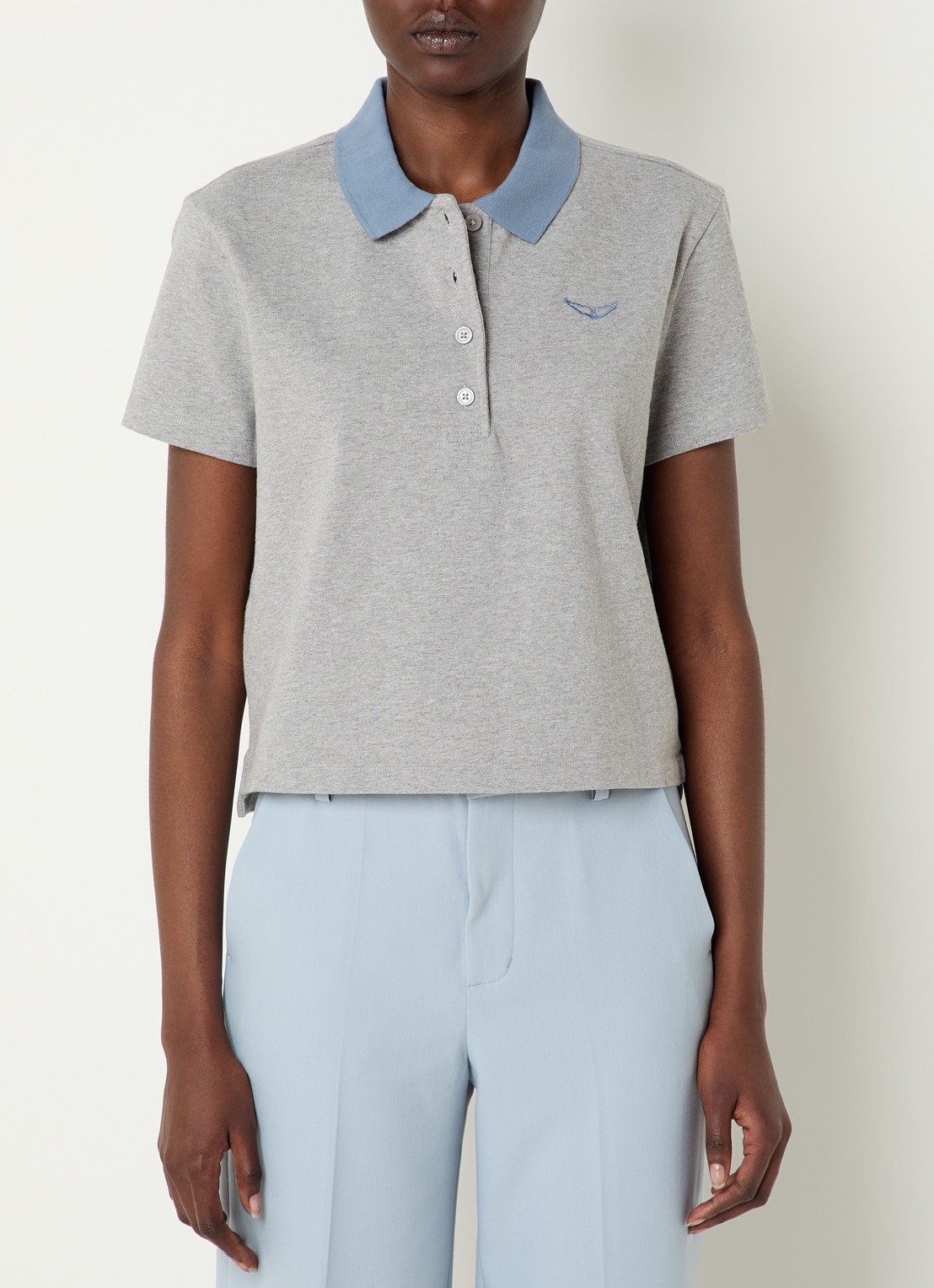 Zadig&Voltaire Mirta cropped polo met logoborduring - detail 4 grijsmele