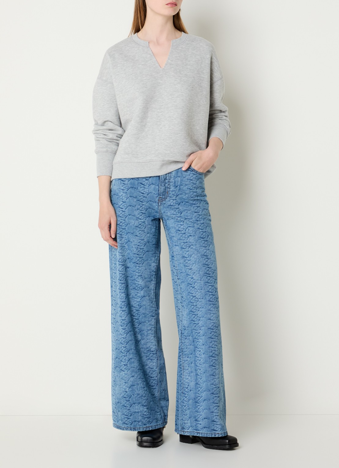 Zadig&Voltaire Olive sweater met flock logoprint - voorkant 4 grijsmele