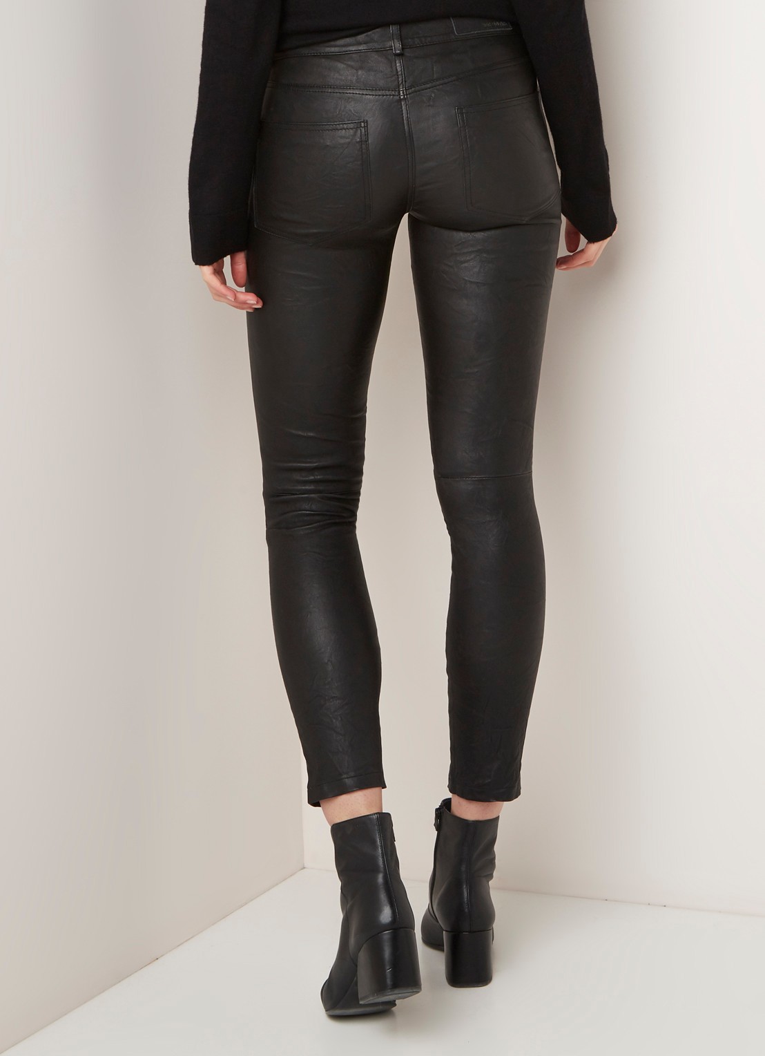 Zadig&Voltaire Phlame cropped skinny fit broek van lamsleer met gekreukte finish - achterkant 3 zwart