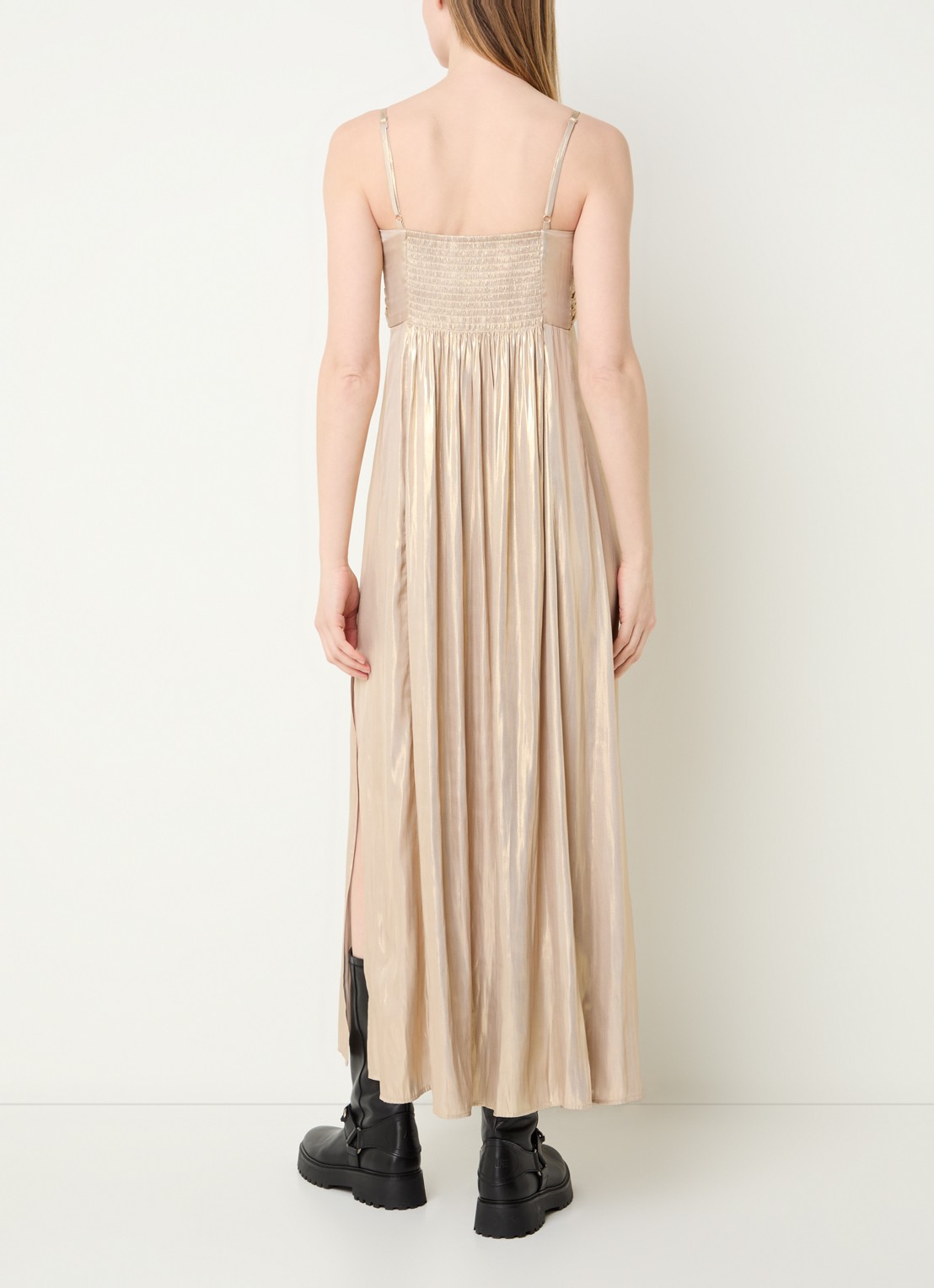 Zadig&Voltaire Rippie maxi jurk met smockwerk en metallic finish - achterkant goud