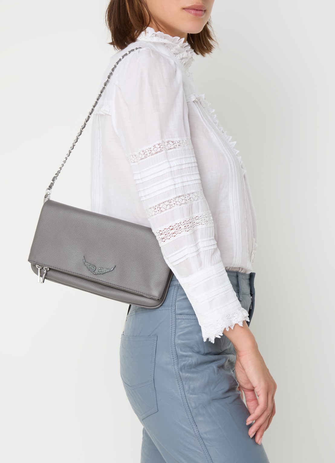 Zadig&Voltaire Rock Grained clutch van leer met afneembare schouderriem - voorkant grijs