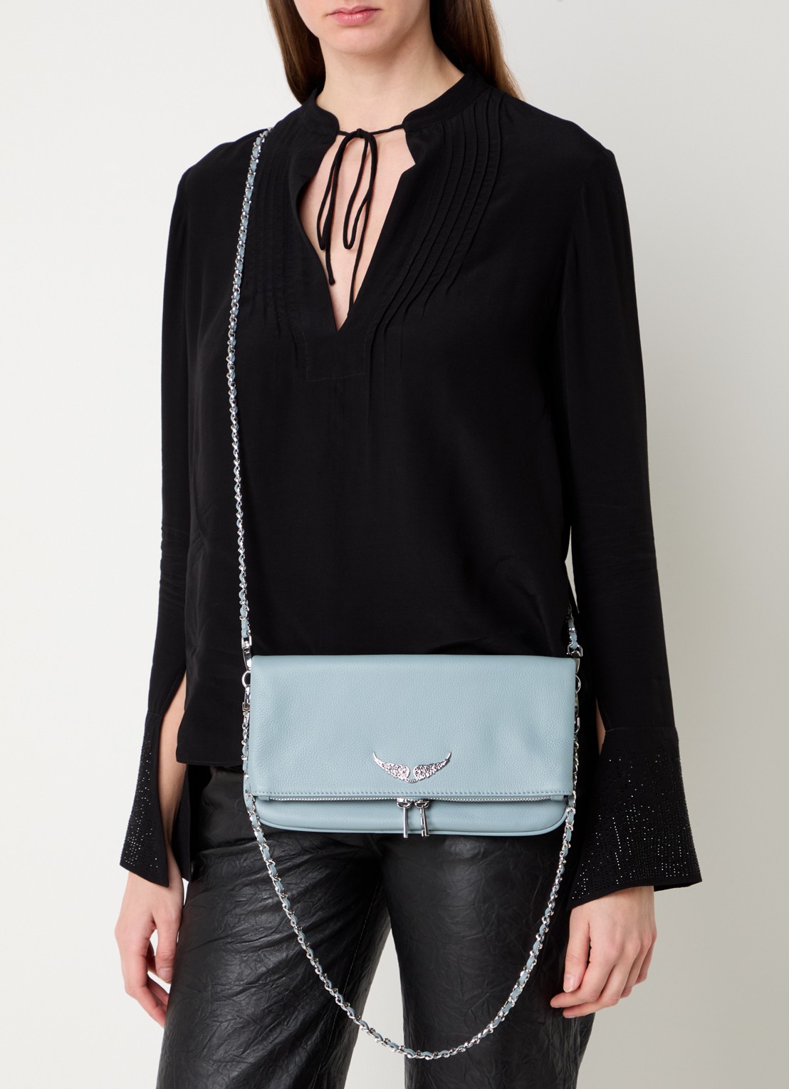 Zadig&Voltaire Rock Grained clutch van leer met afneembare schouderriem - voorkant 5 lichtblauw
