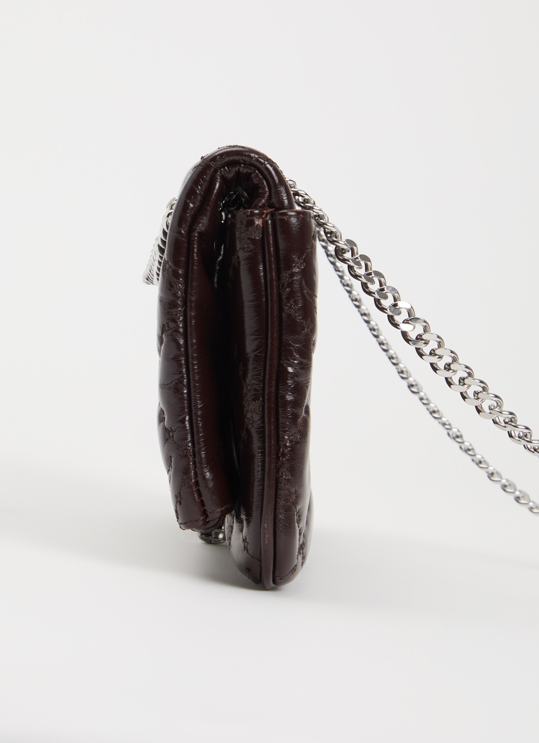 Zadig&Voltaire Rock II Vintage clutch van lakleer met verstelbare schouderriem - detail 2 donkerbruin
