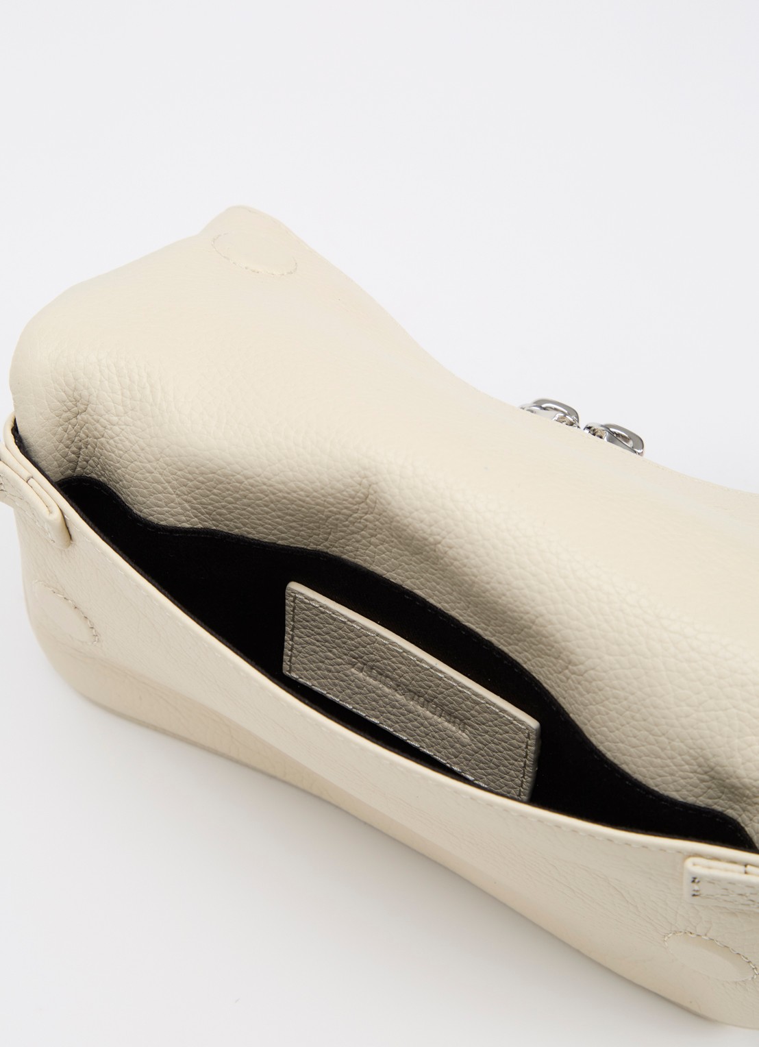 Zadig&Voltaire Rock Nano clutch van leer met afneembare schouderriem - detail creme