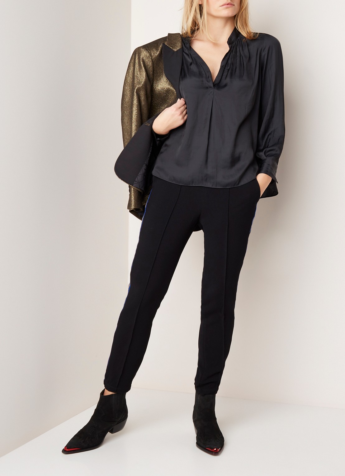 Zadig&Voltaire Tink blouse van satijn met V-hals - voorkant 2 zwart