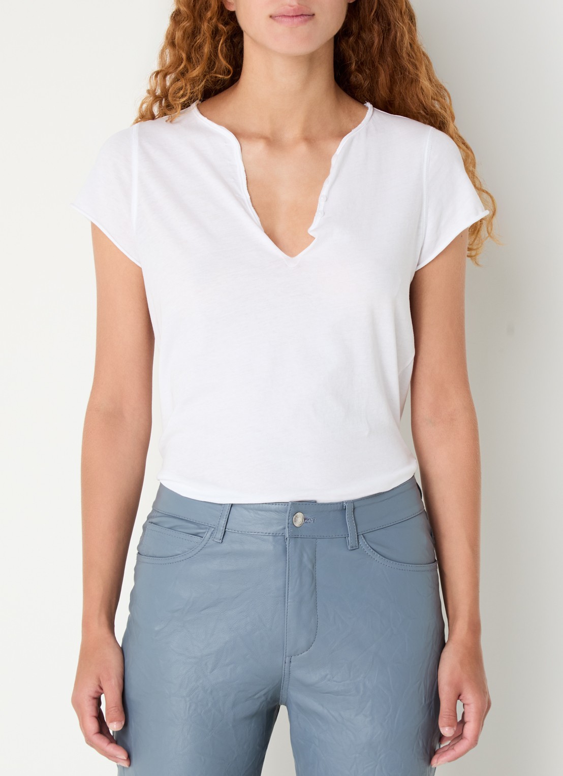 Zadig&Voltaire Tuni T-shirt met V-hals - detail 2 wit