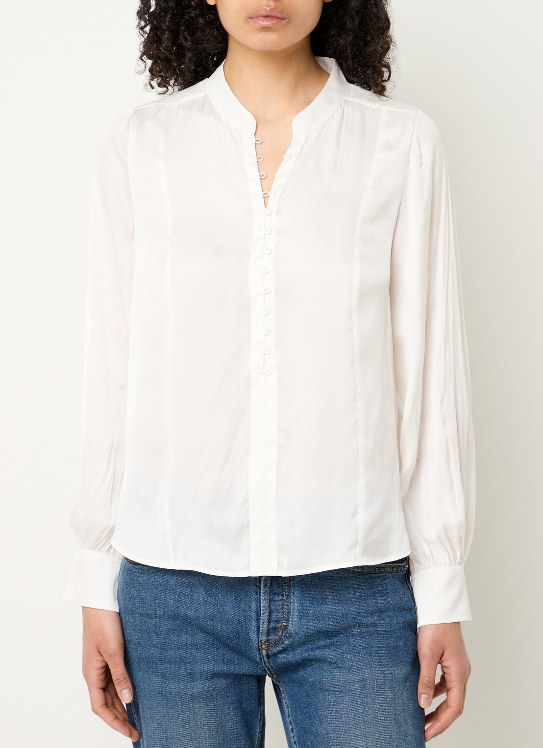 Zadig&Voltaire Twina blouse van satijn met opstaande kraag - detail 2 gebroken wit