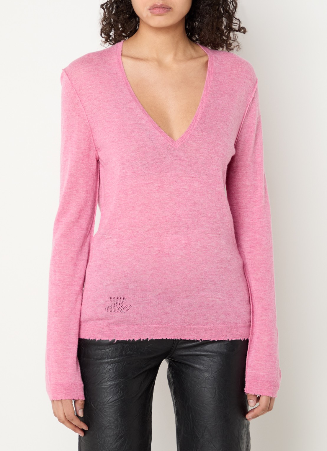 Zadig&Voltaire Vivi fijngebreide oversized pullover van kasjmier met V-hals  - detail koraalroze