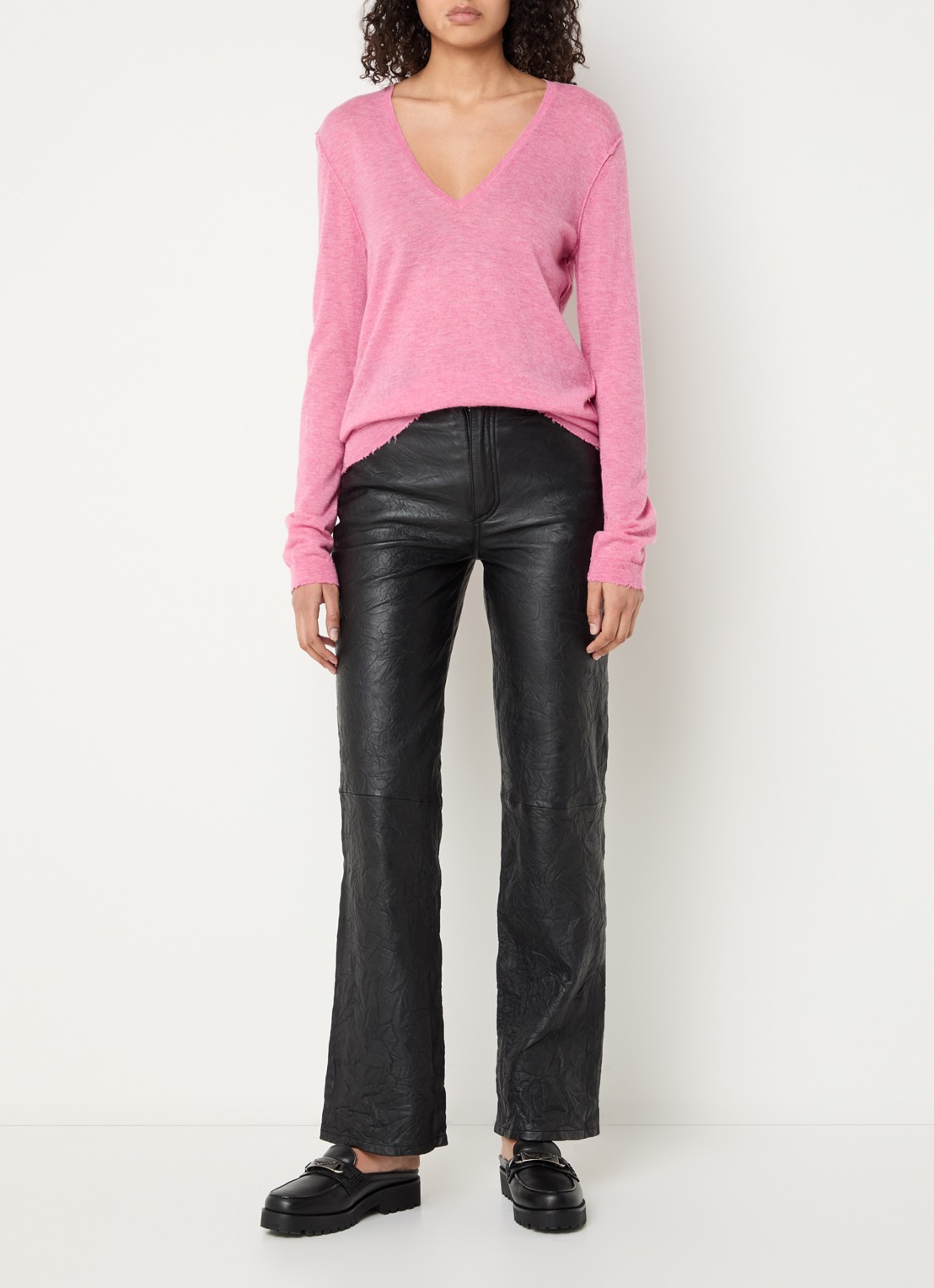 Zadig&Voltaire Vivi fijngebreide oversized pullover van kasjmier met V-hals  - voorkant 3 koraalroze