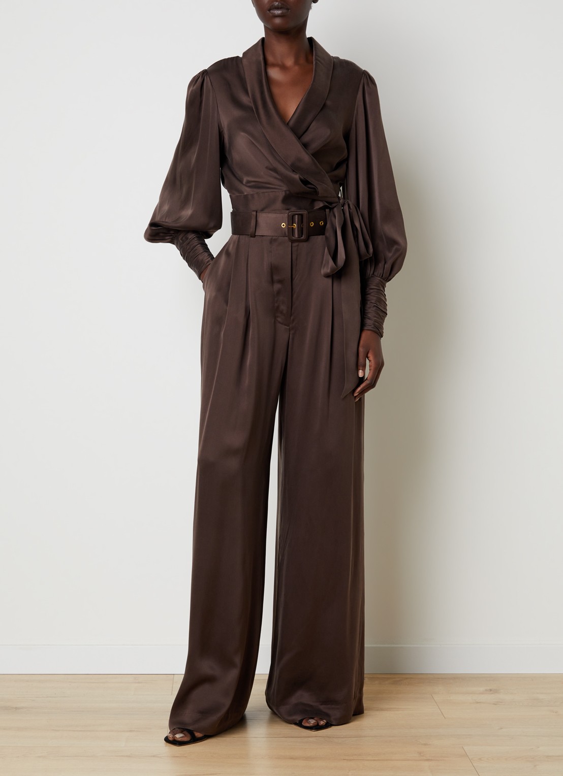 Zimmermann High waist flared fit pantalon van zijde met ceintuur - voorkant 5 bruin