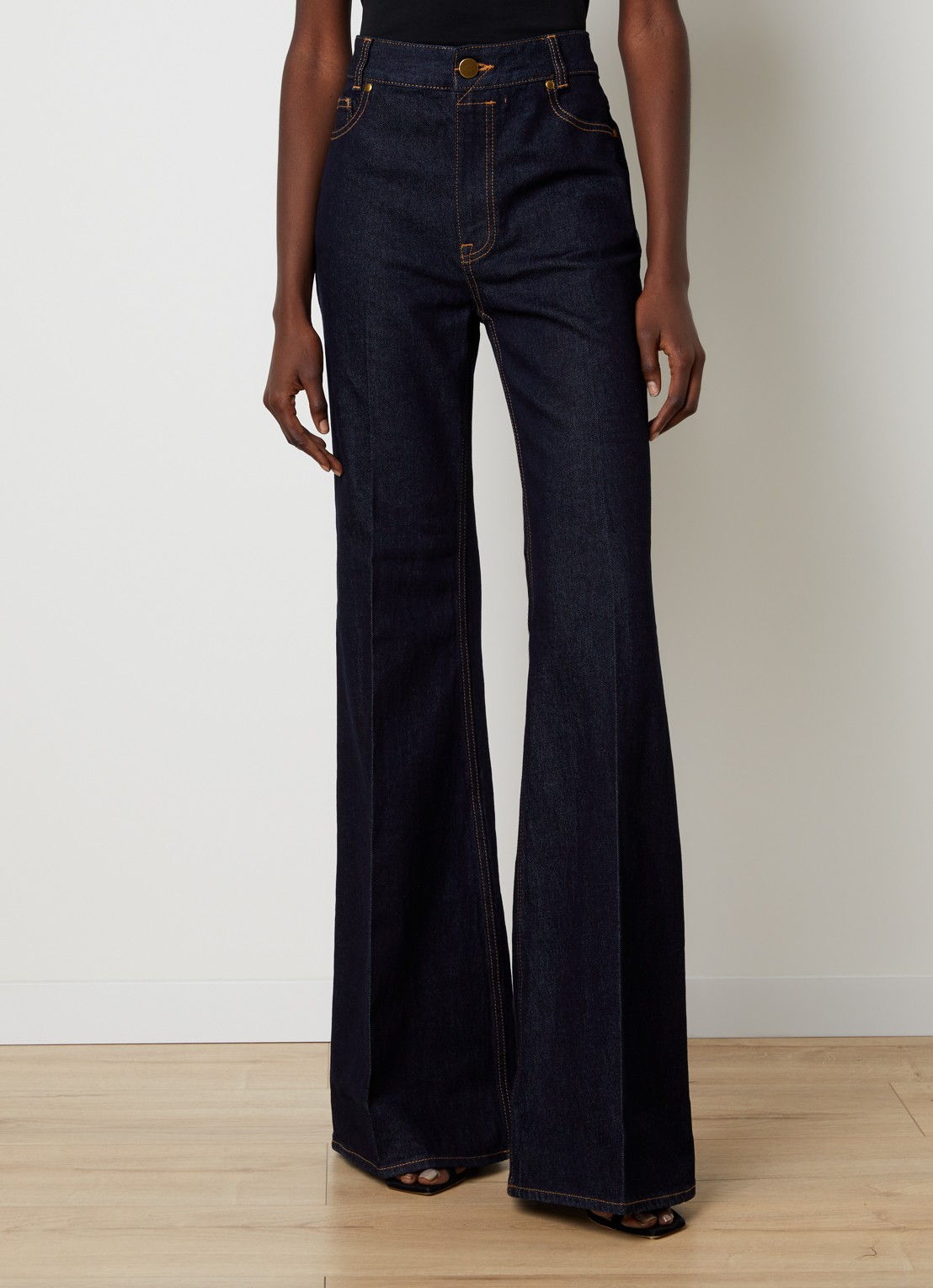 Zimmermann Mid waist flared fit jeans met donkere wassing - detail 2 blauw