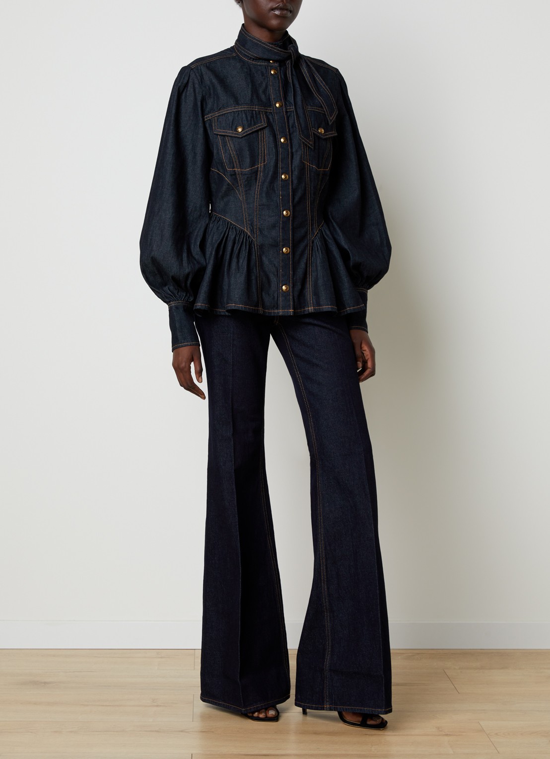 Zimmermann Mid waist flared fit jeans met donkere wassing - voorkant 6 blauw