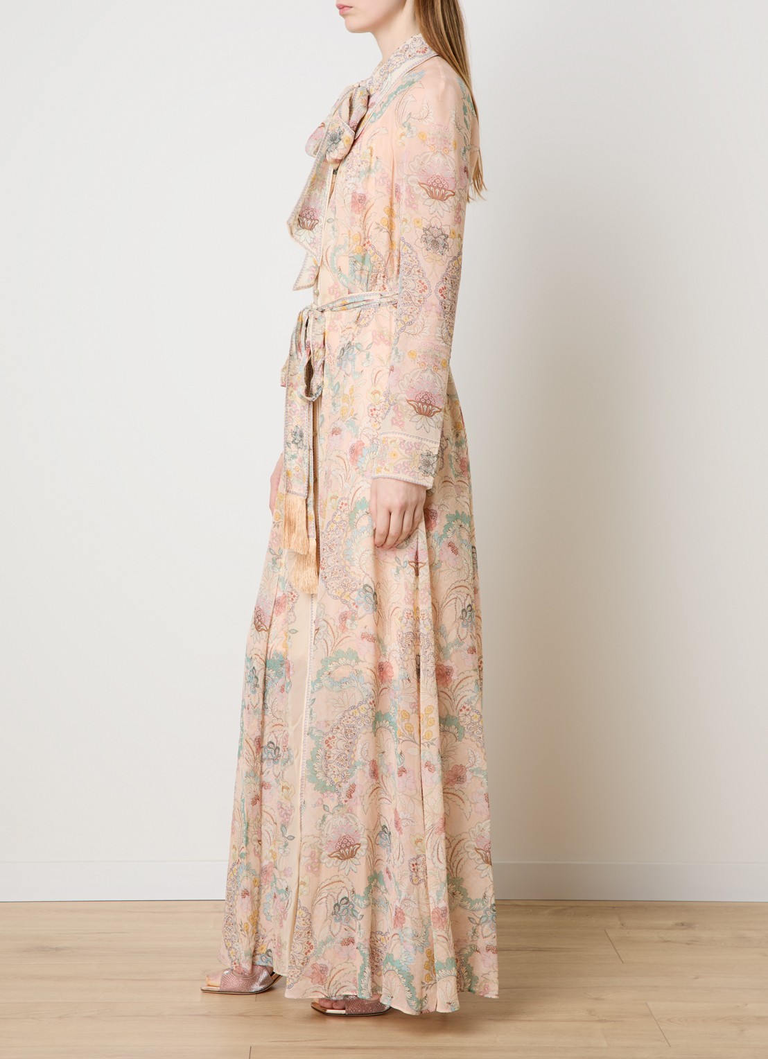 Zimmermann Rebellion maxi blousejurk met bloemenprint en strikceintuur - voorkant 2 lichtroze