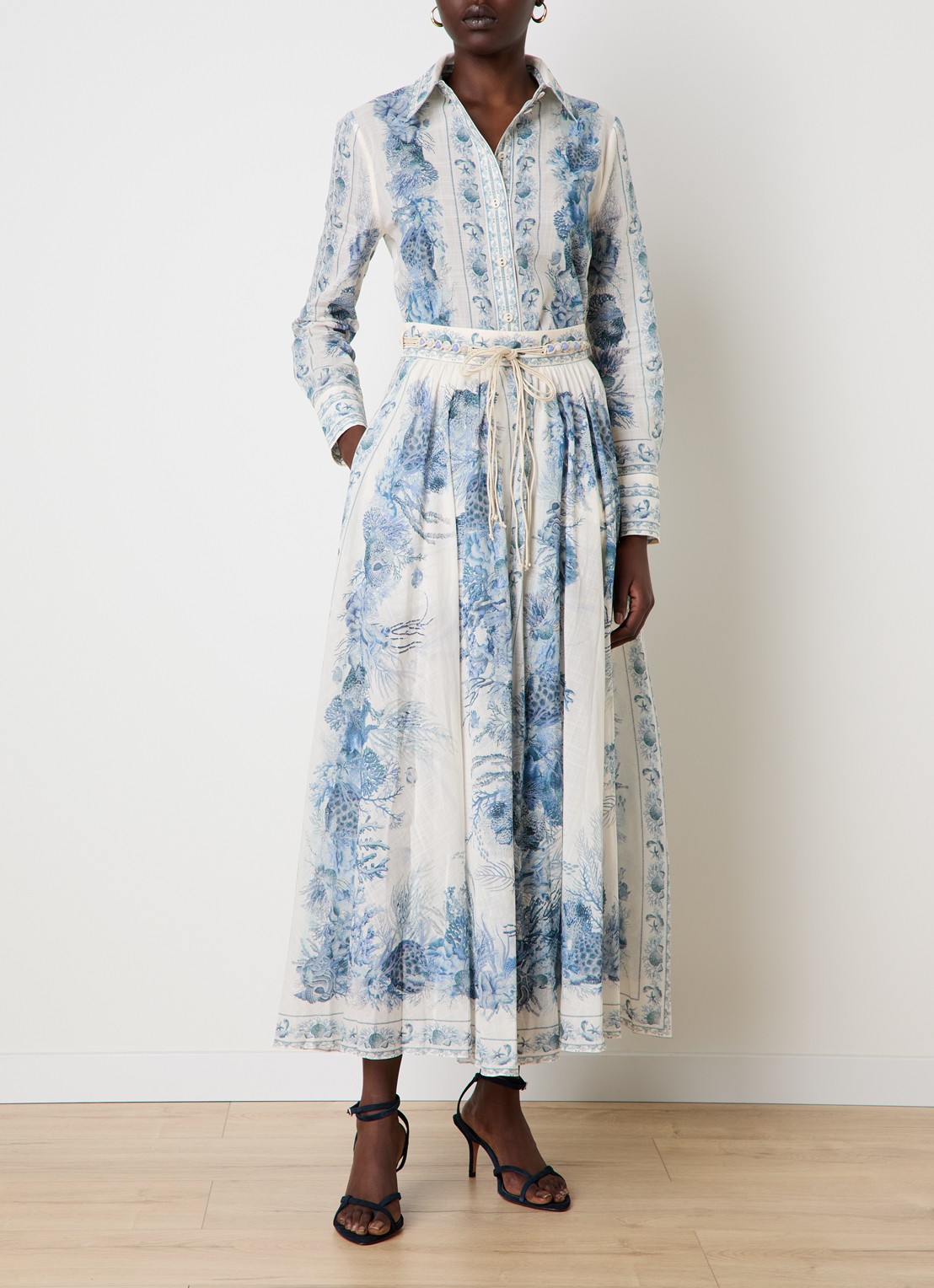 Zimmermann Wanderlust maxi A-lijn rok met strikceintuur en print - voorkant 3 staalblauw