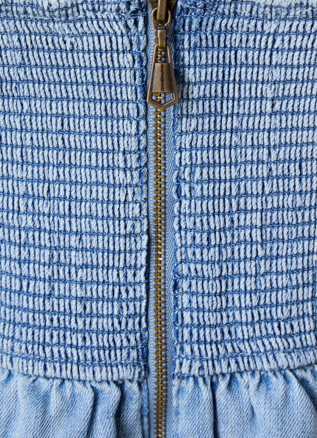 Zimmermann Wanderlust spaghettitop van chambray - detail 2 lichtblauw