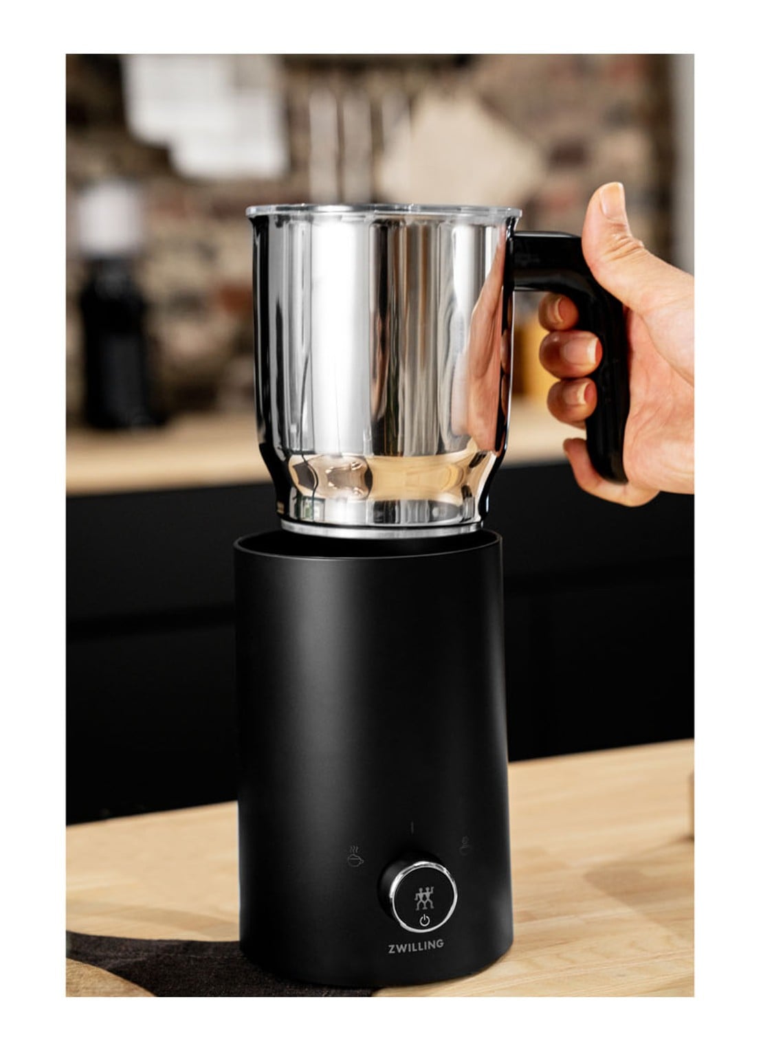 Zwilling Enfinigy melkopschuimer 0,5 liter - voorkant 2 zwart
