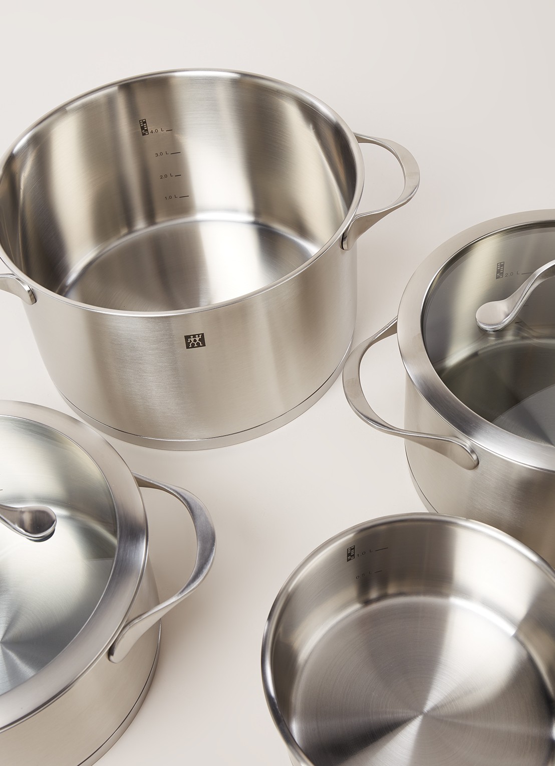 Zwilling Essence pannenset 5-delig - detail 3 zilver