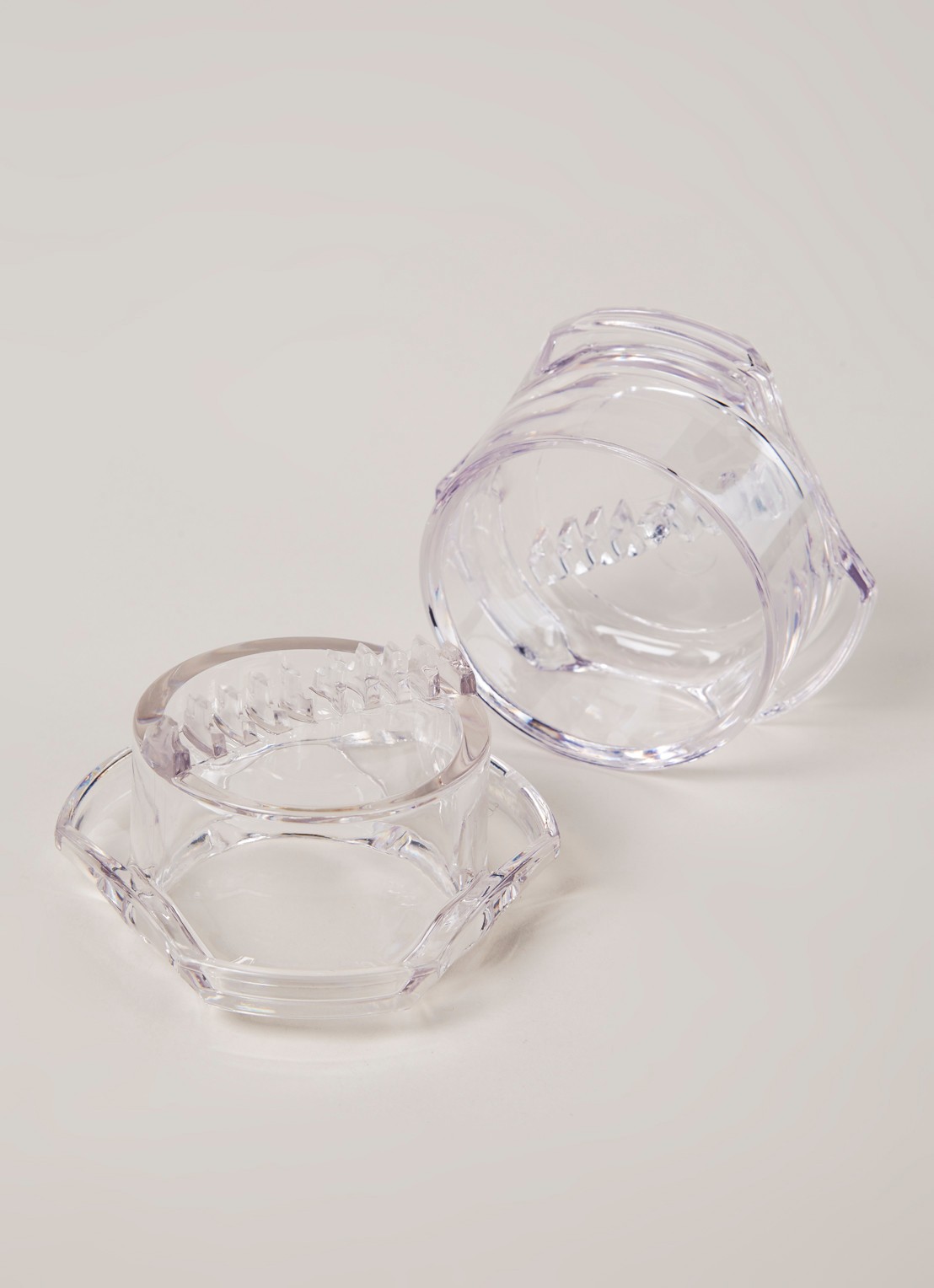 Zyliss Knoflook- en wortelrasp 6 cm - detail transparant