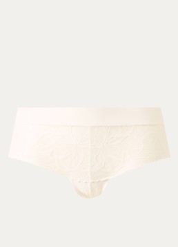 Triumph Dames Body Make-Up Illusion Lace shorty van kant in de kleur Ivoor, maat: 44