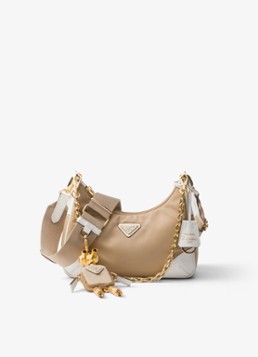 Prada Dames Re-Edition 2005 Re-Nylon schoudertas met leren details in de kleur Donkerbeige