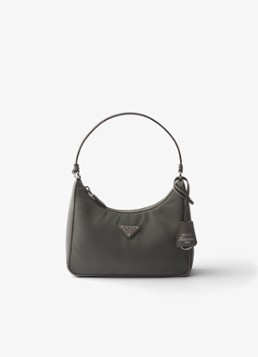 Prada Dames Re-Edition 2005 Re-Nylon Mini schoudertas met leren details in de kleur Grijs