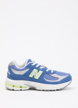 New Balance Jongens 2002R sneaker met mesh details in de kleur Blauw, maat: 29