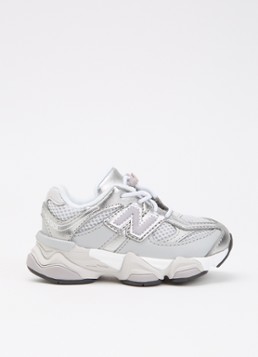 New Balance Jongens 9060 sneaker met mesh details in de kleur Grijs, maat: 24