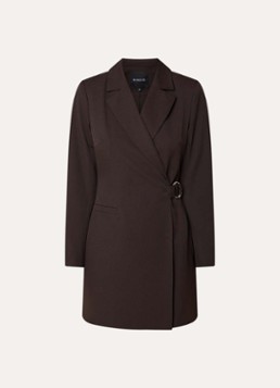 NIKKIE Dames Oxford mini blazer jurk met ceintuur en schoudervulling in de kleur Donkerbruin