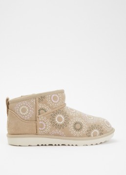 UGG Meisjes Classic Ultra Mini Sun Stitch enkellaarsje van suède in de kleur Khaki, maat: 31