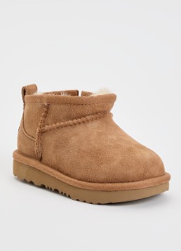 UGG Meisjes Classic Ultra Mini enkellaarsje van suède in de kleur Bruin, maat: 27,5