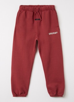 Fear of God Essentials Jongens Tapered fit joggingbroek met logo in de kleur Steenrood, maat: 10J=140