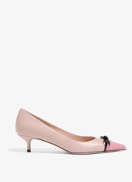 Valentino Garavani Dames Bepointy pump van geitenleer met strikdetail in de kleur Oudroze