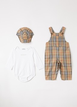 Burberry Jongens Darwin set van tuinbroek met romper en pet in giftbox 3-delig in de kleur Beige, maat: 3M=62