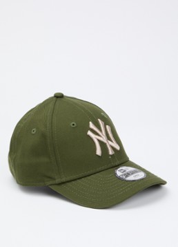 New Era Jongens Pet met logoborduring in de kleur Donkergroen, maat: YTH