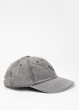 Levi's Heren LS pet met logo borduring in de kleur Grijs