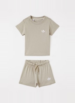 Adidas Jongens Set van T-shirt met korte broek 2-delig in de kleur Beige, maat: 74