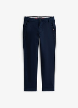 Tommy Hilfiger Jongens 1985 straight fit chino met steekzakken in de kleur Dark Night Navy-C1G