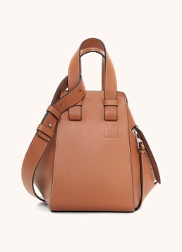 LOEWE Dames Hammock handtas van kalfsleer in de kleur Camel