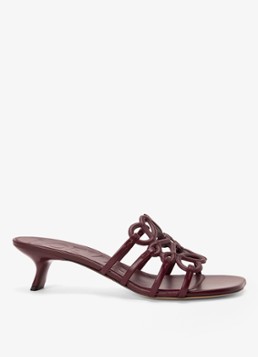 LOEWE Dames Petal Anagram muiltje van kalfsleer in de kleur Bordeauxrood