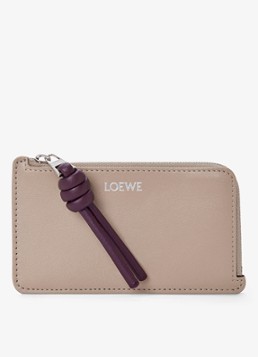 LOEWE Dames Knot pasjeshouder van kalfsleer in de kleur Zand