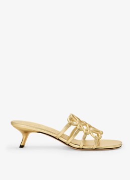 LOEWE Dames Petal Anagram muiltje van lamsleer met metallic finish in de kleur Goud