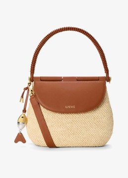 LOEWE Dames Pescador Medium schoudertas van raffia met kalfsleren details in de kleur Beige
