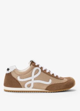 LOEWE Dames Ballet Runner 2.0 sneaker van mesh met suède details in de kleur Bruin