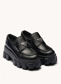 Prada Dames Monolith loafer van leer met plateauzool in de kleur Zwart