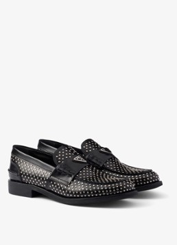 Prada Dames Loafer van kalfsleer met studs in de kleur Zwart