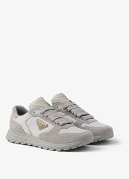 Prada Dames Prax 2.0 Re-Nylon sneaker met suède details in de kleur Grijs
